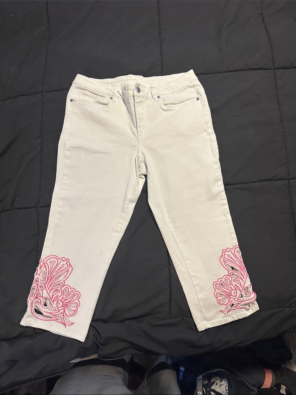 VENUS White Ankle Jeans with Pink Floral Embroidery